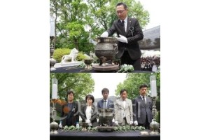 f_사진1_아산시의회 의원들이 헌화 및 분향하고 있다.jpg