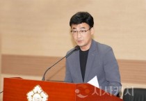 f_사진1_아산시의회 안정근 의원이 조례를 대표 발의하고 있다.jpg