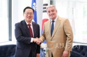 [크기변환]사본 -이장우 대전시장과 퀘백 알랭 상스 카르티에 대외관계부 차관-1.jpg