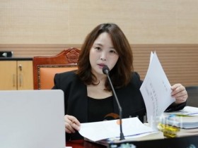 f_2. 아산시의회 행정사무감사 기획행정농업위원회 박효진 의원 사진.jpg