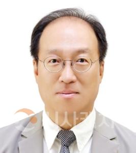 f_사진 1. 한국러시아어교사교수협의회 제2대 공동회장 유학수 교수.jpg