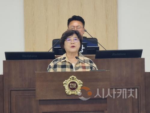 f_4. 충청광역연합의회 안경자 의원, 충청권 시·도민의 가계부담 완화와 농가소득 증대를 위한 농산물 직거래 매장 활성화 지원 촉구_5분발언(사진).jpg