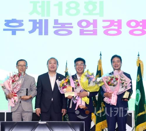 f_오인철 공로패 수상.jpg
