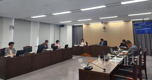 [크기변환]사본 -충청광역연합의회 제5회 임시회 제1차 예결위 개최_(사진).jpg