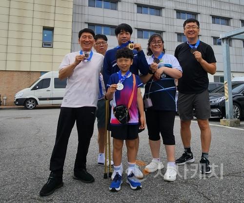 f_세종시_소속_장애인배드민턴_선수단_단체사진(체육진흥과).jpg