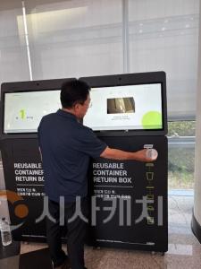 f_다회용컵_무인회수기에_반납(1).jpg