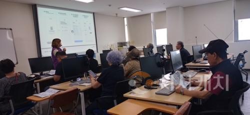 f_1. 아산시, 어르신 대상 ‘아산페이 앱 사용 교육’ 실시.jpg