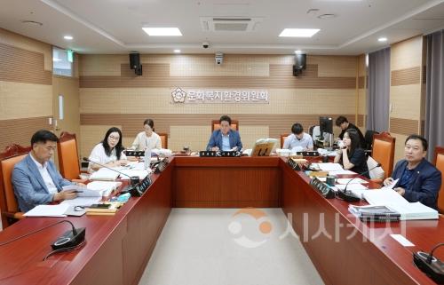 f_사진1_문화복지환경위원회 단체사진.jpg