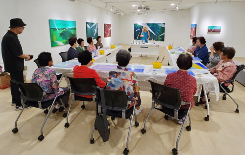 [크기변환]사본 -[사진자료] 충남문화관광재단, 2025 예술인파견지원사업-‘금강이 예술로’릴레이 전시 개최.jpg