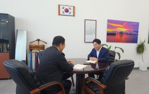 [크기변환]사본 -1. 오세현 아산시장, 행정안전부에 지역사랑상품권 국비 지원 확대 등 건의.jpg