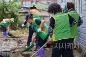 [크기변환]2. 시민·장병 등 아산시 수해 복구 동참… &quot;아직 도움의 손길 절실” (3).jpg