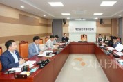 f_사진1_예산결산특별위원회가 제1회 추경예산안을 심사하고 있다.jpg