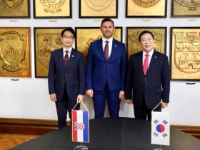 f_왼쪽부터 이승범 주크로아티아 대한민국대사, 토미슬라브슈타 스플리트 시장, 최민호 시장.jpg