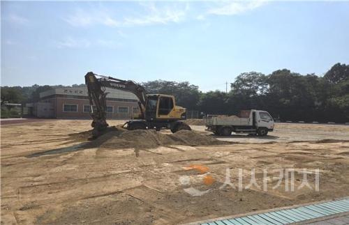 f_세종학교지원본부, 관내 학교 운동장 정비 및 잡초제거 지원1.jpg