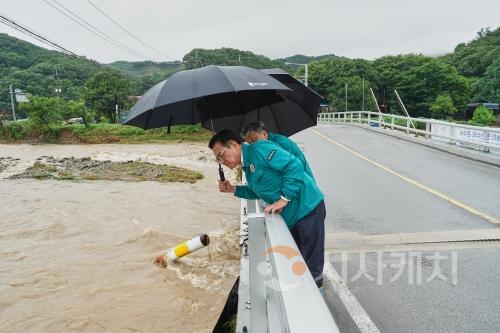 f_안전총괄과(김석필 권한대행 호우피해현장 점검-광덕면).jpg