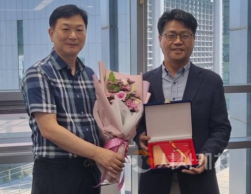 f_감사패 수여1.jpg