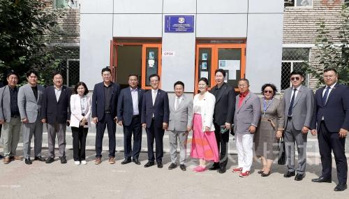 f_1. 울란바토르시 제51학교 방문(단체사진).jpg