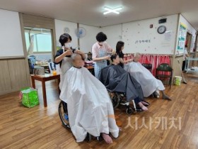 f_보도자료(아산교육지원청, 봉사동아리 행복울림 온결, 교직원 헤어미용 프로그램 참여자 지역사회 봉사활동 실시)1.jpg