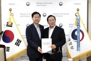 f_왼쪽부터 구윤철 경제부총리, 최민호 시장1(예산담당관).jpg