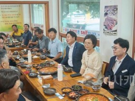 [크기변환]사본 -1. 밥상머리서 듣는 생활민원... 아산시, 이‧통장 오찬간담회 진행 (3).jpg