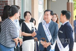 f_사진1_충남교육청, 충남 최초 친환경 수소전기 통학버스 도입.jpg