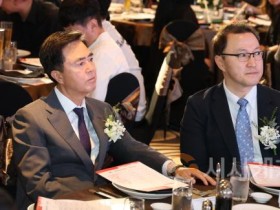 [크기변환]김태흠 충남도지사는 27일 베트남 호치민시 JW메리어트 사이공에서 열린 충청남도.호치민시 기업인의 밤 행사에 참석했다 1.jpg