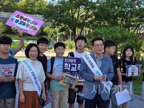f_1. 천안교육지원청 학교폭력예방 및 안전한 통학 환경 조성 앞장(신흥초 최경화 교장, 차덕환 교육장).jpg
