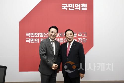 f_왼쪽부터 장동혁 국민의힘 당대표, 최민호 세종시장 1(정책기획관).jpg