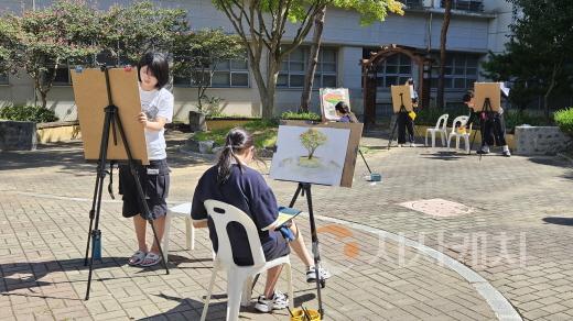 [크기변환]보도자료(아산교육지원청, 붓 하나로 꿈을 그리다!)2.jpg