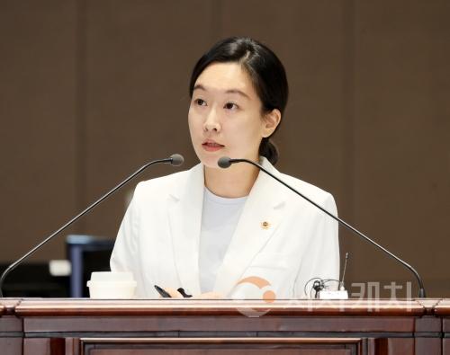 f_2500909_제361회 임시회 제2차 본회의 이지윤 의원 도정 및 교육행정 질문_06.JPG