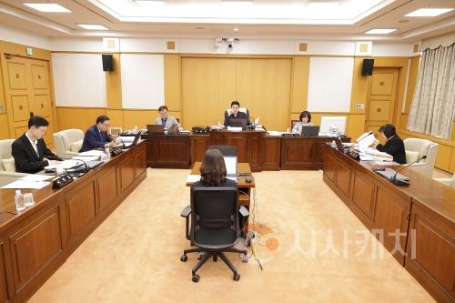 f_2. (사진자료) 제290회 임시회 상임위 회의_행정자치위원회.jpg