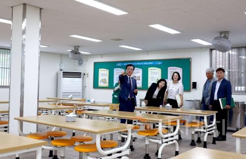 f_20250915_유성초 현장방문_조원휘 의장, 이금선 교육위원장-1.jpg