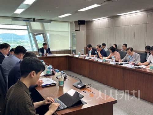 f_창업벤처 생태계 육성 종합계획 수립 위한 민관 합동 정례회의(경제정책과).jpeg