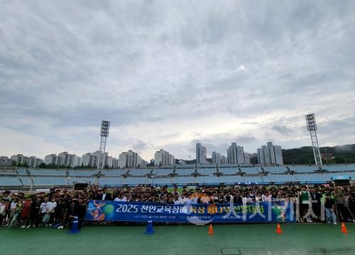 f_1. 천안시 육상 꿈나무들의 힘찬 도약(1).jpeg