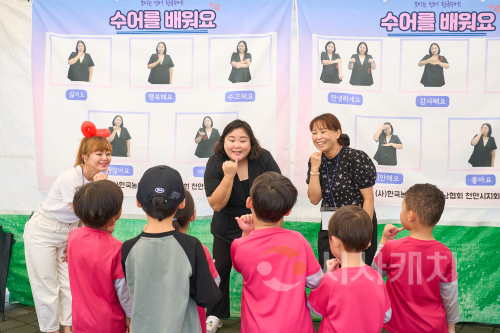 f_9.26 천안흥타려춤축제-축제장 모습 (1).png
