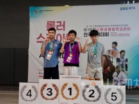 f_배선후 선수(오른쪽 첫번째) 메달 시상식(체육진흥과).jpeg
