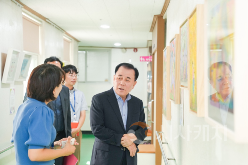 f_사진1_충남교육청, 복지시설에 온정 전해.png