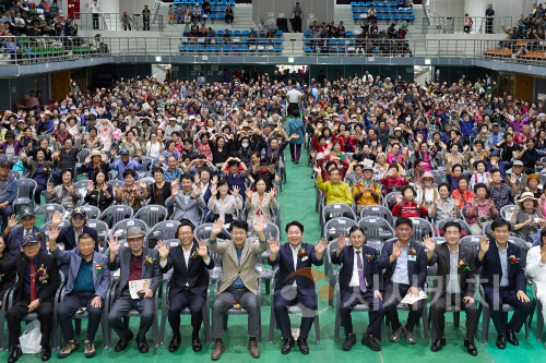 f_2. 아산시, 제29회 노인의 날 기념식 성료... "어르신 존중받는 행복한 도시로” (1).png