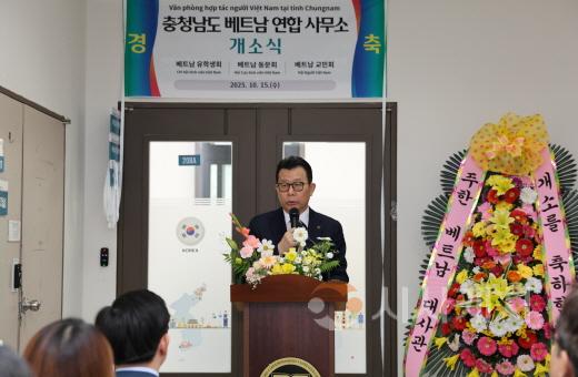 [크기변환]사진 2. 선문대 문성제 총장이 환영사를 하고 있다.JPG