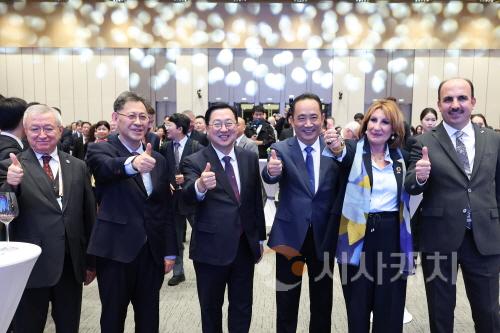 [크기변환]1. "세계를 이끄는 대전” 이장우 시장 UCLG 세계 회장 공식 취임3.jpg