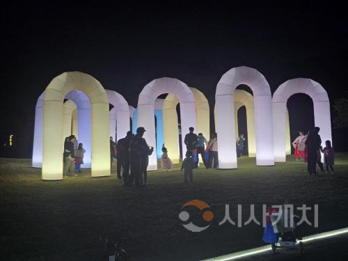 [크기변환]1. 아산시, 2025년 현충사 달빛야행 성황리에 개막 (4).jpg