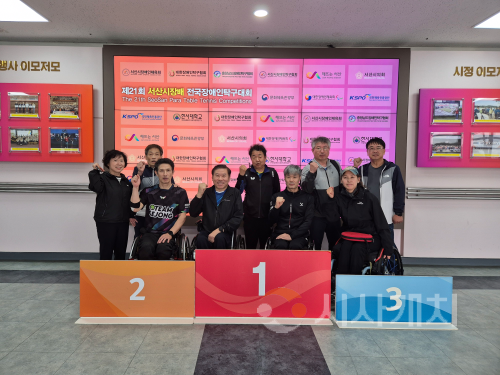 f_세종시 장애인 탁구 선수단 권기진(왼쪽 첫 번째), 박명근(왼쪽 세 번째), 하재련(오른쪽 두 번째) 선수(체육진흥과).png