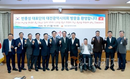 f_2025.10.27 베트남 빈롱성 대표단 접견-1.JPG