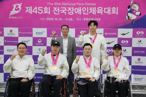 f_사격선수단 시상 후 기념사진(체육진흥과).JPG