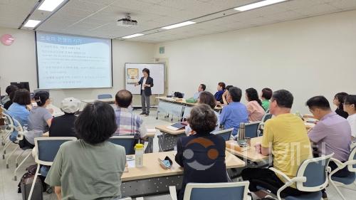 f_[사진자료] 한 책을 읽고 생각을 나누는 「벽돌책 완독 클럽」 운영.jpg