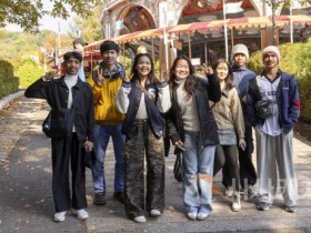 [크기변환]사진 2. 선문대 한국어교육원생이 한국 여가 문화를 체험 하고 있다.jpg