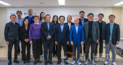 f_사진1(단체사진).png f_사진1(단체사진).png