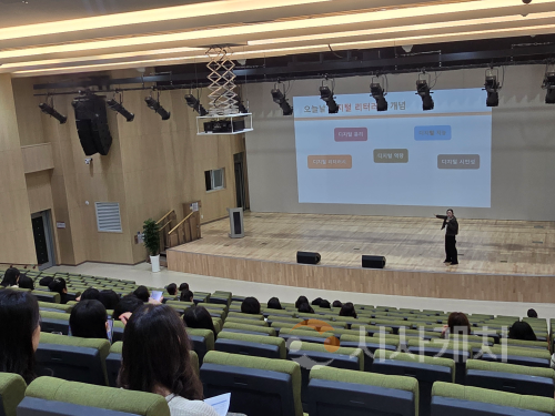 f_사진_"디지털시대를 이끄는 힘” 디지털 기반 유치원 배움자리 운영.png