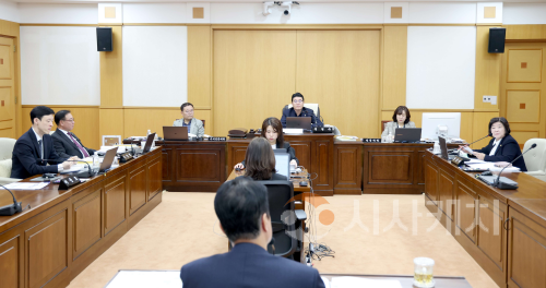 f_1. (사진자료) 제291회 제2차 정례회 행정사무감사_행정자치위원회.png