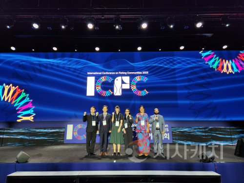 f_세션 발표자들과 단체사진.png